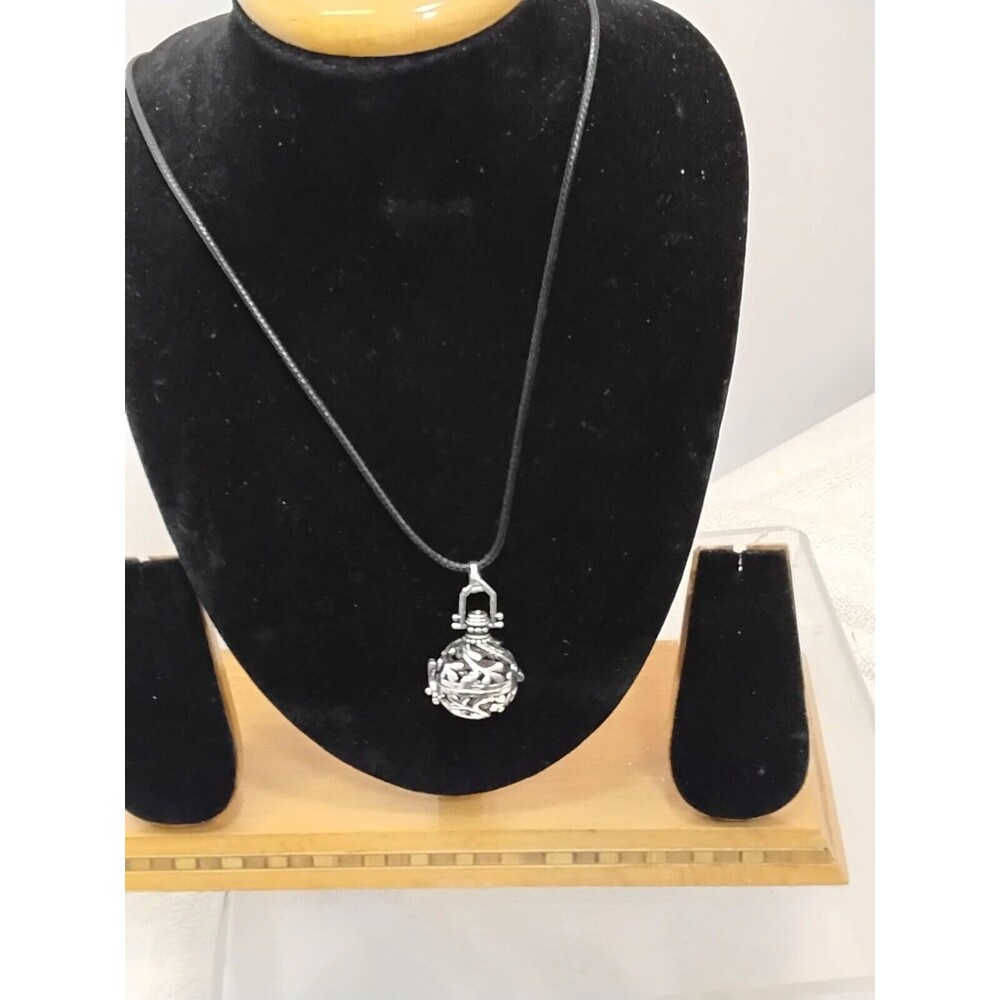 Aromatheraphy Diffuser Pray box Locket 22"